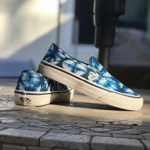 VANS Indigo Blue and Antique White Tie-Dye Slip-On Slide Tennis Shoes (Unisex) - Picture 4 of 9